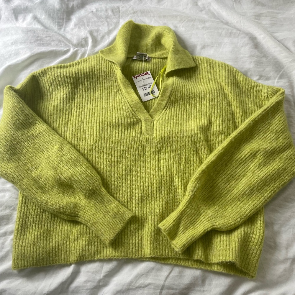 SINCERELY JULES NWT GREEN SWEATER SIZE SMALL